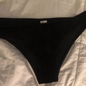 Hoaka “danae black velvet” cheeky bottoms